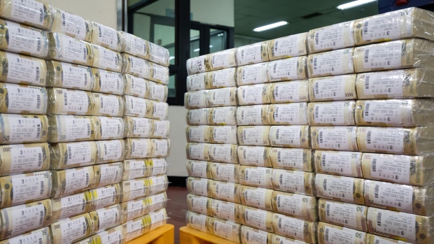 Bundles of South Korean 50,000 won banknotes sit stacked at the Bank of Korea (BOK) Gangnam office building in Seoul, South Korea, on Tuesday, Sept. 10, 2019. The limits of interest rate policy are coming into focus worldwide as the global economy slows, given that many benchmark rates remain well below long-term norms. BOK's rate is already sitting at 1.5%, only a quarter percentage point above a record low. Photographer: SeongJoon Cho/Bloomberg