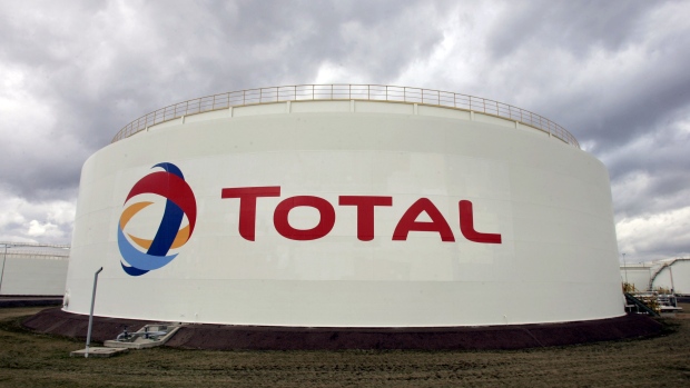 The Total SA logo is seen at a Total oil refinery in Spergau, Germany Photographer: JOCHEN ECKEL