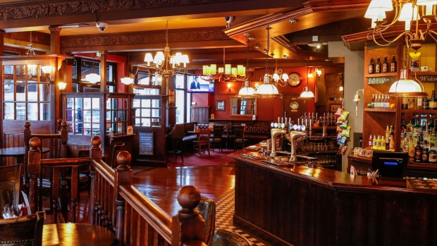 A pub stands empty of customers during lunchtime in London. Photographer: Hollie Adams/Bloomberg
