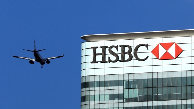 An aeroplane approaches city airport passing the offices of HSBC Holdings Plc in the Canary Wharf business, financial and shopping district in London, U.K., on Thursday, June 5, 2018. The owners of a Canary Wharf skyscraper leased to Citigroup Inc. are seeking to refinance the 661 million-pound ($882 million) loan used to buy it five years ago, two people with knowledge of the plan said. Photographer: Chris Ratcliffe/Bloomberg