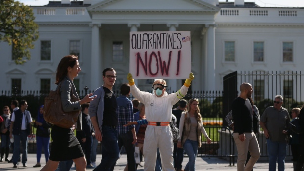 WASHINGTON, DC - OCTOBER 24: Jeff Hulbert of Annapolis, Maryland, holds up a sign in front of the White House on October 24, 2014 in Washington, D.C. Hulbert is protesting for a mandatory quarantine for people that have returned from Ebola affected countries. (Photo by Mark Wilson/Getty Images)