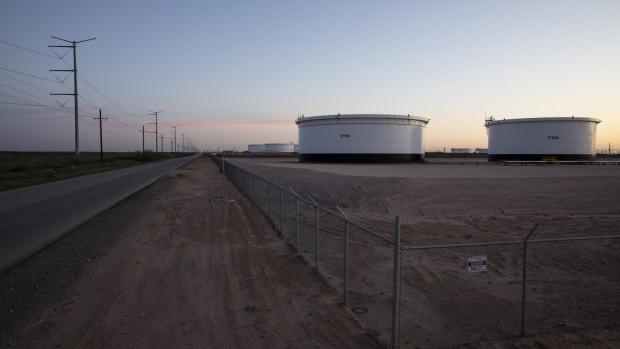 Crude oil storage tanks stand outside Midland, Texas on April 24. Photographer: Matthew Busch/Bloomberg