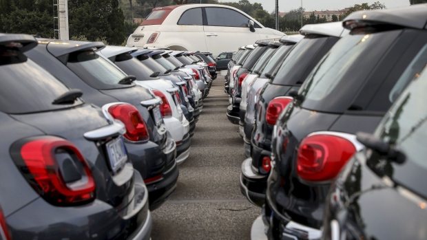 Used Fiat Chrysler Automobiles (FCA) automobiles sit on the forecourt of one of the company's car dealerships in Rome, Italy, on Thursday, Oct. 31, 2019. PSA Group and Fiat Chrysler Automobiles NV’s plan to combine would create the world's fourth-largest automaker, overtaking General Motors Co. Photographer: Alessia Pierdomenico/Bloomberg