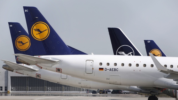 The Deutsche Lufthansa aircraft on the tarmac at Munich airport. Photographer: Michaela Handrek-Rehle/Bloomberg