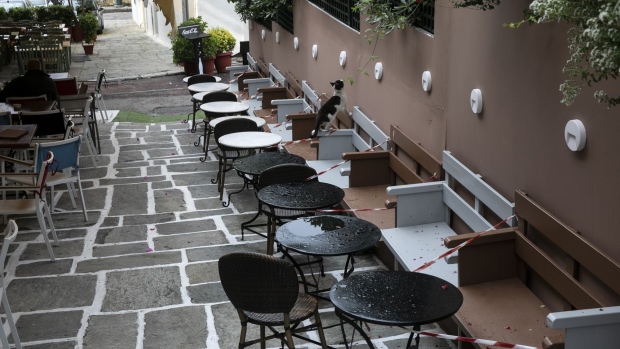 Tables are taped off due to social distancing measures at a coffee shop at Plaka district, in Athens, Greece, on Tuesday, May 26, 2020. Greece will allow direct international flights to Athens starting June 15, with other tourist destinations to follow July 1, Prime Minister Kyriakos Mitsotakis said on May 20. Photographer: Yorgos Karahalis/Bloomberg