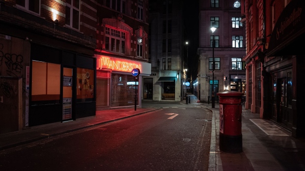 LONDON, ENGLAND - MARCH 20: Empty streets and alleyways are seen around Soho at what would usually be a busy period of Friday night revelry on March 20, 2020 in London, England. Coronavirus (COVID-19) has spread to at least 182 countries, claiming over 10,000 lives and infecting more than 250,000 people. There have now been 3,269 diagnosed cases in the UK and 144 deaths. (Photo by Leon Neal/Getty Images) Photographer: Leon Neal/Getty Images Europe