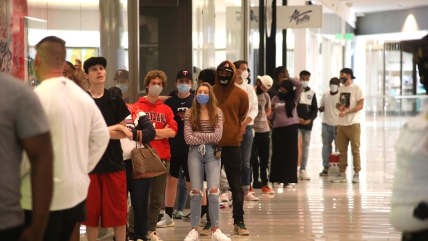 Shoppers at the Mall of America in Bloomington, Minnesota, on June 10. Photographer: Emilie Richardson/Bloomberg