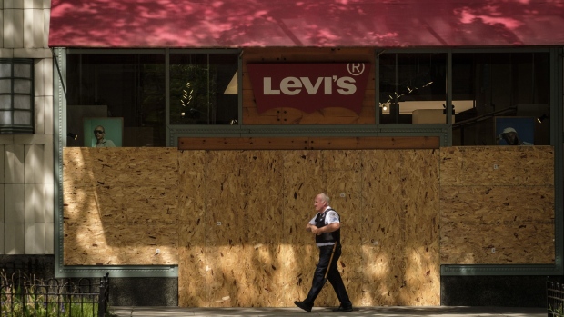 Levi's to cut 700 office jobs due to virus-related slump - BNN Bloomberg