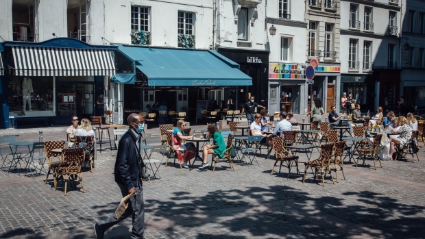 Customers eat and drink on a cafe terrace as France reopens cafes, restaurants and public spaces, in Paris, France, on Tuesday, June 2, 2020. Europe’s most virus-stricken countries are preparing to further ease lockdown measures that helped trigger the biggest economic downturn since World War II, even as scientists warned against moving too quickly.