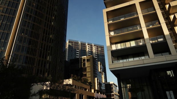 Apartment buildings stand in the suburb of Wentworth Point in Sydney, Australia, on Wednesday, May 22, 2019. Australia's ailing housing market got a triple tonic this week as the central bank flagged interest rate cuts, the banking regulator eased lending criteria and the threat of tax changes that could have hurt property investment abated with the government's re-election. Photographer: Brendon Thorne/Bloomberg