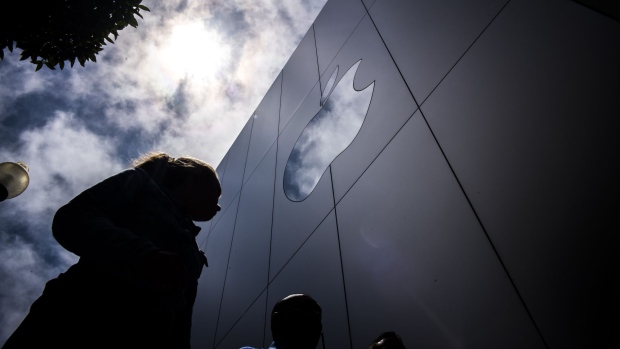 Pedestrians walk past an Apple Inc. store in San Francisco, California, U.S., on Thursday, August 2, 2018. Apple Inc. shares climbed 3 percent on Thursday, pushing it above $1 trillion in market capitalization, the first U.S. company to reach the milestone. Photographer: David Paul Morris/Bloomberg