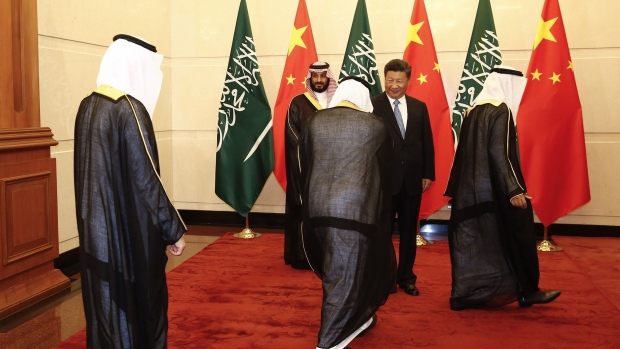 BEIJING, CHINA - AUGUST 31: Saudi Arabia Deputy Crown Prince Mohammed bin Salman (behind L) and Chinese President Xi Jinping (behind R) greet arriving members of the Saudi delegation during a meeting at the Diaoyutai State guest house on August 31, 2016 in Beijing, China. The deputy prince is meeting Chinese officials during his visit to boost bilateral ties between the two nations. (Photo by Rolex - Pool/Getty Images) Photographer: Pool/Getty Images AsiaPac