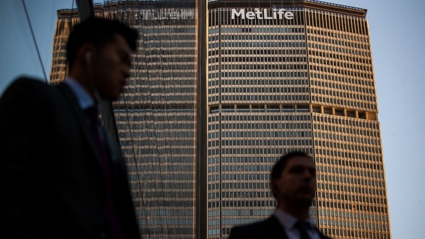 Pedestrians walk in front of the MetLife Building in New York, U.S., on Tuesday, Oct. 31, 2017. MetLife Inc. is scheduled to release earnings figures on November 1. Photographer: Michael Nagle/Bloomberg