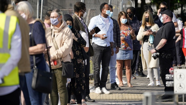 BOLTON, ENGLAND - SEPTEMBER 17: People queue at a walk in Covid-19 testing centre on September 17, 2020 in Bolton, England. Fears about rising infection rates among younger people across the Uk has forced the government into tighter lockdown restrictions, particularly in the North of England. (Photo by Christopher Furlong/Getty Images) Photographer: Christopher Furlong/Getty Images Europe