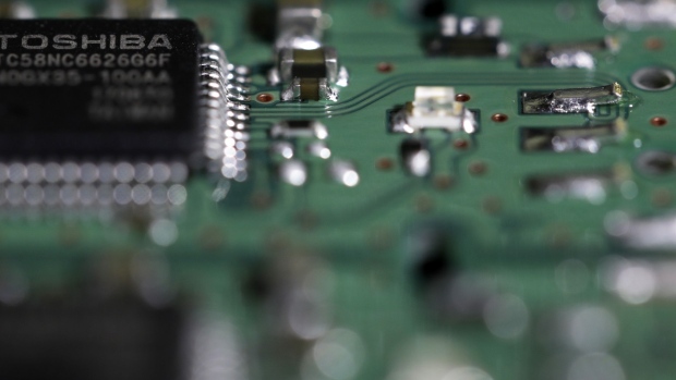 A Toshiba Corp. logo is seen on a controller chip in an arranged photograph in Tokyo, Japan, on Thursday, Aug. 17, 2017. Under pressure from its banks,Toshiba is racing to resolve several final disagreements withWestern Digital Corp.before it can complete a deal to sell its chips business to the U.S. company and other investorsby the end of August, according to people familiar with the matter. Photographer: Kiyoshi Ota/Bloomberg