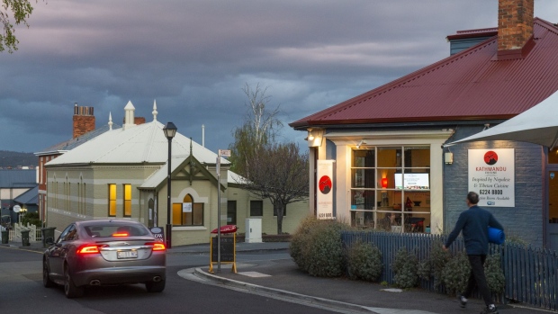 A car passes a restaurant at Battery Point in Hobart, Tasmania, Australia, on Monday, Sept. 21, 2020. Tasmania has virtually eliminated the coronavirus by cutting itself off from the mainland. But the economic cost for the island, where almost 1 in 5 jobs is reliant on tourism, is mounting. Photographer: Chris Crerar/Bloomberg