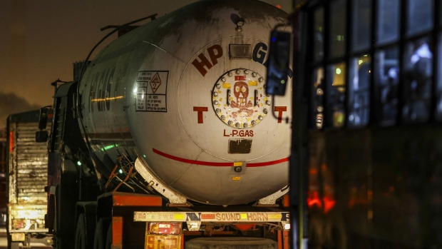 A Hindustan Petroleum Corp. liquefied petroleum gas (LPG) tanker sits in traffic at night in the Mahul area of Mumbai, India, on Friday, April 7, 2017. Expanding fuel shipments from the Persian Gulf will intensify competition from Europe to Asia, squeezing profits across the global refining industry and contributing to a looming glut of oil products. Photographer: Dhiraj Singh/Bloomberg