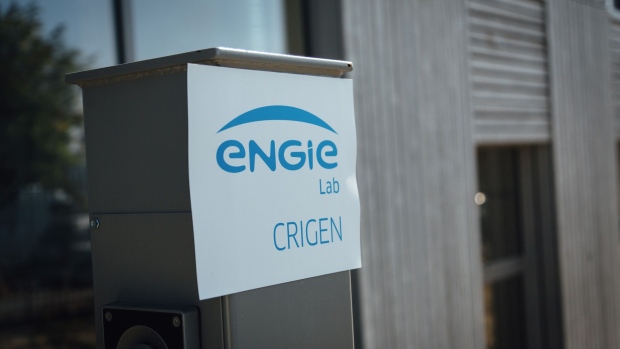 An Engie SA logo sits on display at the French energy giant’s Crigen gas, new energy and emerging technology research and development center in Stains, France, on Tuesday, Sept. 22, 2020. Veolia Environnement SA last month offered to buy 29.9% of Suez SA from French utility Engie for 2.9 billion euros ($3.4 billion), the first step to taking full control. Photographer: Cyril Marcilhacy/Bloomberg