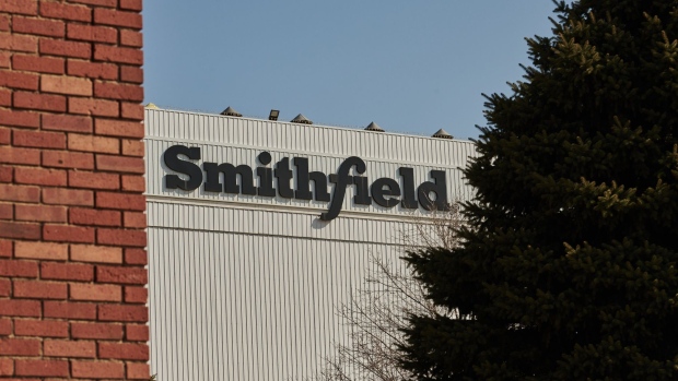 Signage is displayed outside the closed Smithfield Foods Inc. plant in Sioux Falls, South Dakota, U.S., on Wednesday, April 15, 2020. South Dakota Governor Kristi Noem has argued that it would be pointless to enact a significant stay-at-home order, because it would need to be maintained until October. On Wednesday, South Dakota surpassed 1,000 confirmed Covid-19 cases. Photographer: Dan Brouillette/Bloomberg