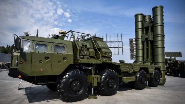 S-400 anti-aircraft missile launching system. Photographer: ALEXANDER NEMENOV/AFP