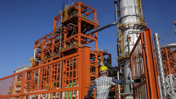 An oil refinery of Essar Oil Ltd., stands at Khambalia, Dev Bhumi Dwarka, Gujarat, India, on Wednesday, April 25, 2018. Photographer: Dhiraj Singh/Bloomberg
