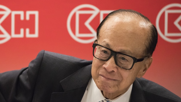 Billionaire Li Ka-shing, chairman of CK Hutchison Holdings Ltd. and Cheung Kong Property Holdings Ltd., attends a news conference in Hong Kong, China, on Wednesday, March 22, 2017. Li appeared to hold back tears while speaking about Hong Kong's economy, underscoring the tycoon's continued pessimism about conditions in a market that he’s described as being in its worst state in two decades.