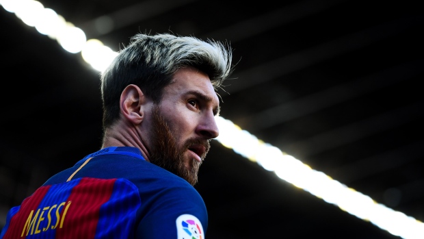 BARCELONA, SPAIN - OCTOBER 15: Lionel Messi of FC Barcelona looks on during the La Liga match between FC Barcelona and RC Deportivo La Coruna at Camp Nou stadium on October 15, 2016 in Barcelona, Spain. (Photo by David Ramos/Getty Images)