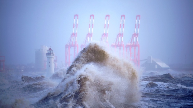 NEW BRIGHTON, UNITED KINGDOM - JANUARY 03: Waves whipped up by the wind of Storm Eleanor lash against the sea wall on January 03, 2018 in New Brighton, United Kingdom. Overnight Storm Eleanor brought 70-100mph gusts and torrential rain to some parts of the UK and Ireland creating floods and cutting electricity supplies in some areas. A yellow warning by the Met Office is still in force. (Photo by Christopher Furlong/Getty Images)