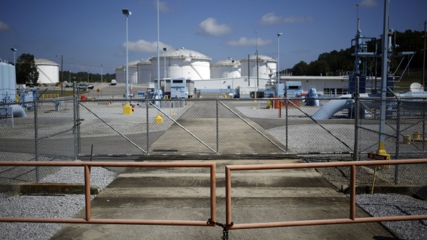 Oil infrastructure stands at the Colonial Pipeline Co. Pelham junction and tank farm in Pelham, Alabama, U.S., on Monday, Sept. 19, 2016. Customers buying gasoline at grocery stores and other independent retailers may pay more than those shopping at name-brand outlets after the biggest gasoline pipeline in the U.S. sprung a leak in Alabama on Sept. 9. Colonial Pipeline Co. has proposed restarting the line on Sept. 22, according to the Alabama Emergency Management Agency. Photographer: Luke Sharrett/Bloomberg