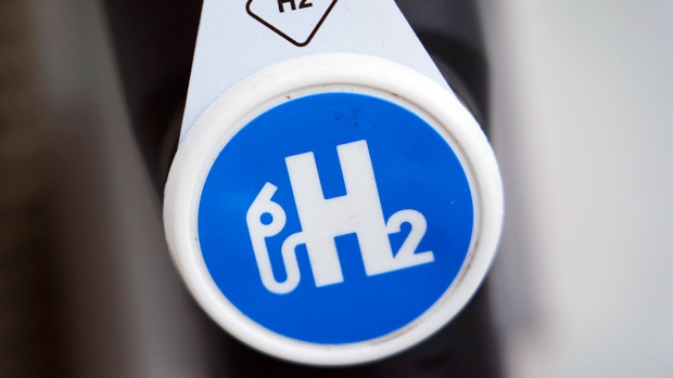 BERLIN, GERMANY - JUNE 10: A hydrogen pumping station for hydrogen-powered cars stands on June 10, 2020 in Berlin, Germany. The German government is to announce a new national hydrogen strategy later today that includes the development of a five gigawatt electrolysis capacity to produce "green" hydrogen by 2030. Hydrogen, which lends itself as a means for storing energy produced by renewable energy sources, is to become an important part of Germany's overall renewable energy plan. (Photo by Sean Gallup/Getty Images) Photographer: Sean Gallup/Getty Images Europe