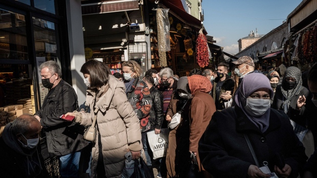 Shoppers queue to buy coffee at a kiosk close to the Spice Bazaar in Istanbul, Turkey, on Wednesday, Feb. 2, 2021. Turkish inflation quickened for a fourth month as the lingering impact of a weak lira led to a broad-based rise in prices. Photographer: Nicole Tung/Bloomberg