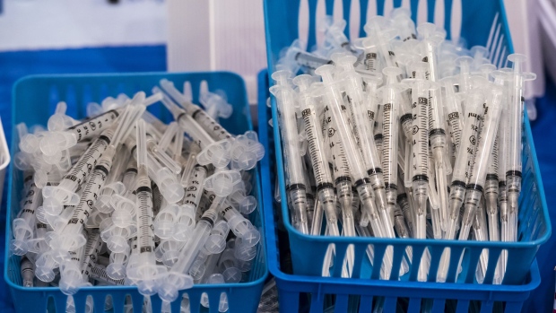 Syringes prepared with does of the Pfizer-BioNTech Covid-19 vaccine. Photographer: Mark Kauzlarich/Bloomberg