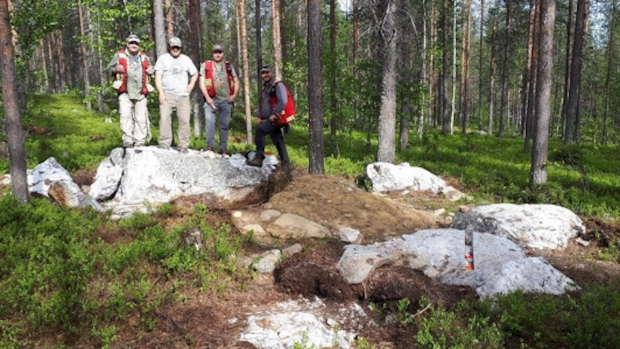 Aurion Prospectors on Gold-Rich Boulder Discovery at Aamurusko