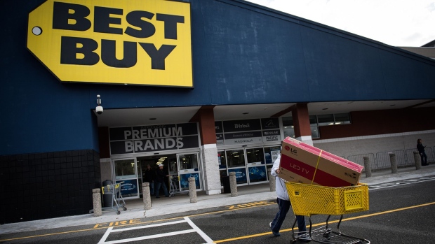 A customer pushes an LG Electronics Inc. television box in a shopping cart outside a Best Buy store. Photographer: Mark Kauzlarich/Bloomberg