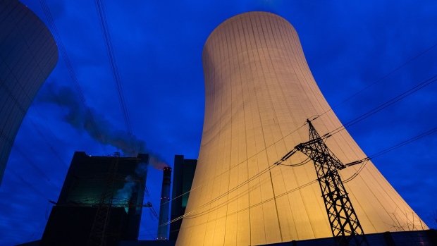 HALLE, GERMANY - DECEMBER 17: Exhaust gases rise from the chimney of the lignite power plant Uniper power plant Schkopau on December 17, 2019 near Halle, Germany. The German federal government and Germany's 16 states recently agreed on a new scheme of carbon pricing, set to rise to EUR 25 per ton of emitted CO2 by 2021 and to EUR 55 by 2025. The 900 megawatt Schkopau plant consumes six million tons of lignite coal annually. (Photo by Jens Schlueter/Getty Images) Photographer: Jens Schlueter/Getty Images Europe