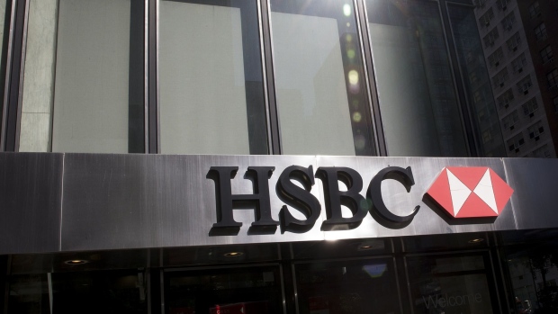 BC-HSBC-Joins-Rivals-in-Boosting-First-Year-Banker-Pay-to-$100000