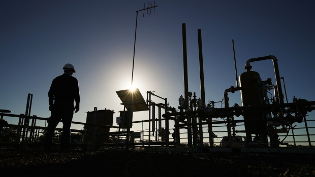 A Santos Ltd. pilot well operates on a farm property in Narrabri, Australia, on Thursday, May 25, 2017. A decade after the shale revolution transformed the U.S. energy landscape, Australia — poised to overtake Qatar as the world’s biggest exporter of liquefied natural gas — is experiencing its own quandary over natural gas.