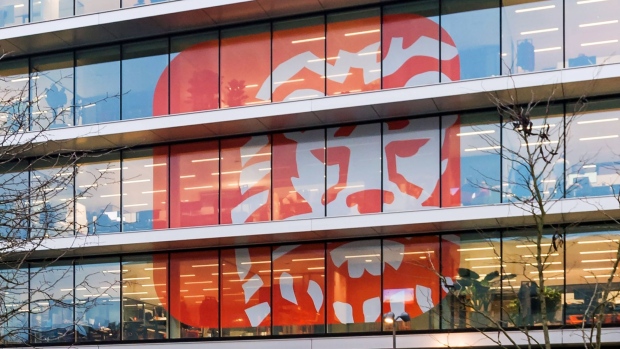 The ING Groep NV lion logo sits on office windows at the bank's new Cedar campus headquarters at Cumulus Park in Amsterdam, Netherlands, on Tuesday, Jan. 7, 2020. The Dutch bank is scheduled to report full year earnings on February, 6. Photographer: Geert Vanden Wijngaert/Bloomberg