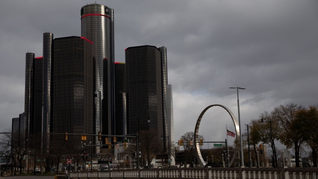 The General Motors (GM) Renaissance Center in Detroit, Michigan, U.S., on Tuesday, Nov. 17, 2020. Michigan Governor Gretchen Whitmer announced Sunday refreshing restrictions — including suspending organized sports, halting in-person classes and closing restaurants and bars to indoor dining to combat spiking COVID-19 cases. Photographer: Emily Elconin/Bloomberg