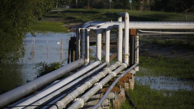 Pipelines run from a Mississippi River dock toward the Royal Dutch Shell Plc Norco Refinery in Norco, Louisiana, U.S., on Friday, June 12, 2020. Oil eclipsed $40 a barrel in New York on Friday, extending a slow but relentless rise that’s been fueled by a pick-up in demand and could signal a reawakening for U.S. shale production. Photographer: Luke Sharrett/Bloomberg