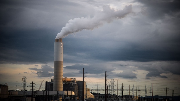 Emissions rise from the Duke Energy Corp. coal-fired Asheville Power Plant ahead of Hurricane Florence in Arden, North Carolina, U.S., on Thursday, Sept. 13, 2018. Hurricane Florence’s wrath hit the North Carolina coast, but the full effects of the storm, still centered 100 miles from shore, are yet to come. Photographer: Charles Mostoller/Bloomberg