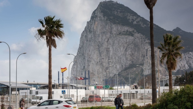 Pedestrians pass the border crossing zone near the Rock of Gibraltar seen from the Spanish side in Spain, on Sunday, Feb. 24, 2019. Spanish Prime Minister Pedro Sanchez has called a snap election which will be in full swing just as Britain’s tortured retreat from the European Union reaches its tense climax. Photographer: Freya Ingrid Morales/Bloomberg