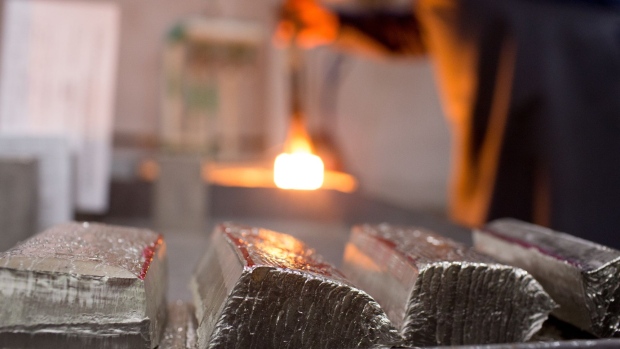 Bars of cast platinum sit in the foundry at the JSC Krastsvetmet non-ferrous metals plant in Krasnoyarsk, Russia, on Tuesday, Nov. 5, 2019. Gold headed for the biggest weekly loss in more than two years as progress in U.S-China trade talks hammered demand for havens and sent miners’ shares tumbling. Photographer: Andrey Rudakov/Bloomberg
