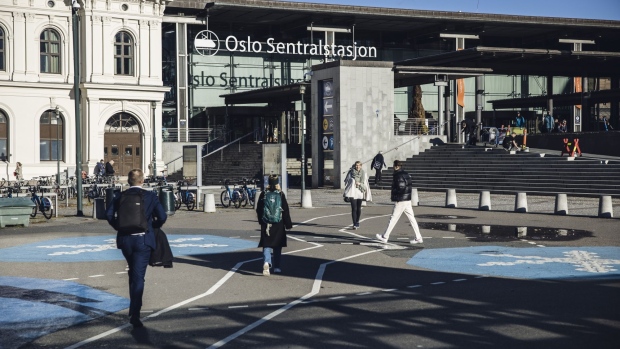 Commuters outside Oslo central station in Oslo, Norway, on Thursday, Oct. 21, 2021. Norway's $1.4 trillion sovereign wealth fund, the world's biggest, returned 0.1% in the third quarter, after its bonds and real estate holdings offset a slight decline in stock portfolio.