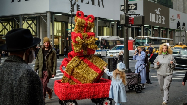 Holiday decorations along Fifth Avenue in New York. Photographer: Christopher Occhicone/Bloomberg