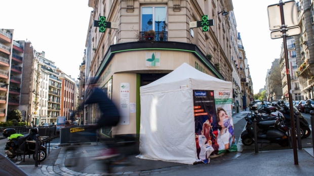 A Covid-19 testing tent outside a pharmacist in Paris, France, on Wednesday, April 14, 2021. Yesterday's number of confirmed cases in the coronavirus outbreak stood at 5.13 million with 99,294 deaths.