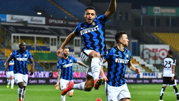 PARMA, ITALY - MARCH 04: Alexis Sanchez of FC Internazionale celebrates after scoring his team's first goal during the Serie A match between Parma Calcio and FC Internazionale at Stadio Ennio Tardini on March 04, 2021 in Parma, Italy. Sporting stadiums around Italy remain under strict restrictions due to the Coronavirus Pandemic as Government social distancing laws prohibit fans inside venues resulting in games being played behind closed doors. (Photo by Alessandro Sabattini/Getty Images) Photographer: Alessandro Sabattini/Getty Images Europe