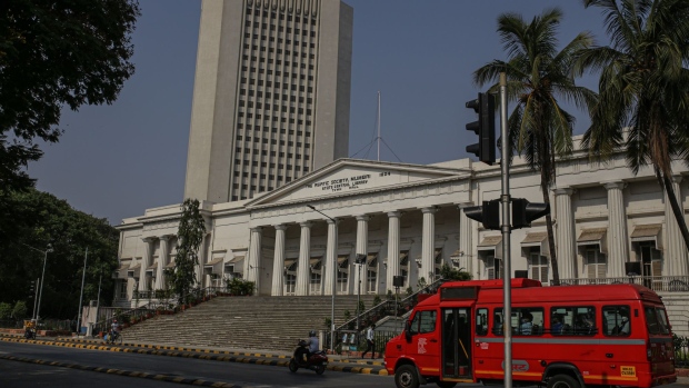 Vehicles travel past the Reserve Bank of India (RBI) headquarters building during a lockdown in Mumbai, India, on Tuesday, April 27, 2021. India's spike in virus numbers has prompted state governments to impose movement curbs, which in turn have tamped down economic activity as well as stoked price pressures because of broken supply chains. Photographer: Dhiraj Singh/Bloomberg