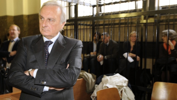 Calisto Tanzi, Parmalat SpA founder and former chairman, pauses as he arrives in court for the Parmalat trial in Milan, Italy, on Monday, Nov. 17, 2008. Parmalat went bankrupt after revealing that a 3.95 billion-euro ($5.34 billion) account at Bank of America Corp. didn't exist and stating that documents certifying the account were falsified. Photographer: GIUSEPPE ARESU/BLOOMBERG NEWS