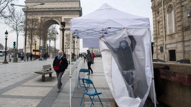 A pop-up Covid-19 testing tent being set up near the Arc de Triomphe in Paris, France, on Wednesday, Jan. 12, 2022. The pandemic in France has become a live political issue as authorities are struggling to contain the spread of the omicron variant and new infections hit a record.